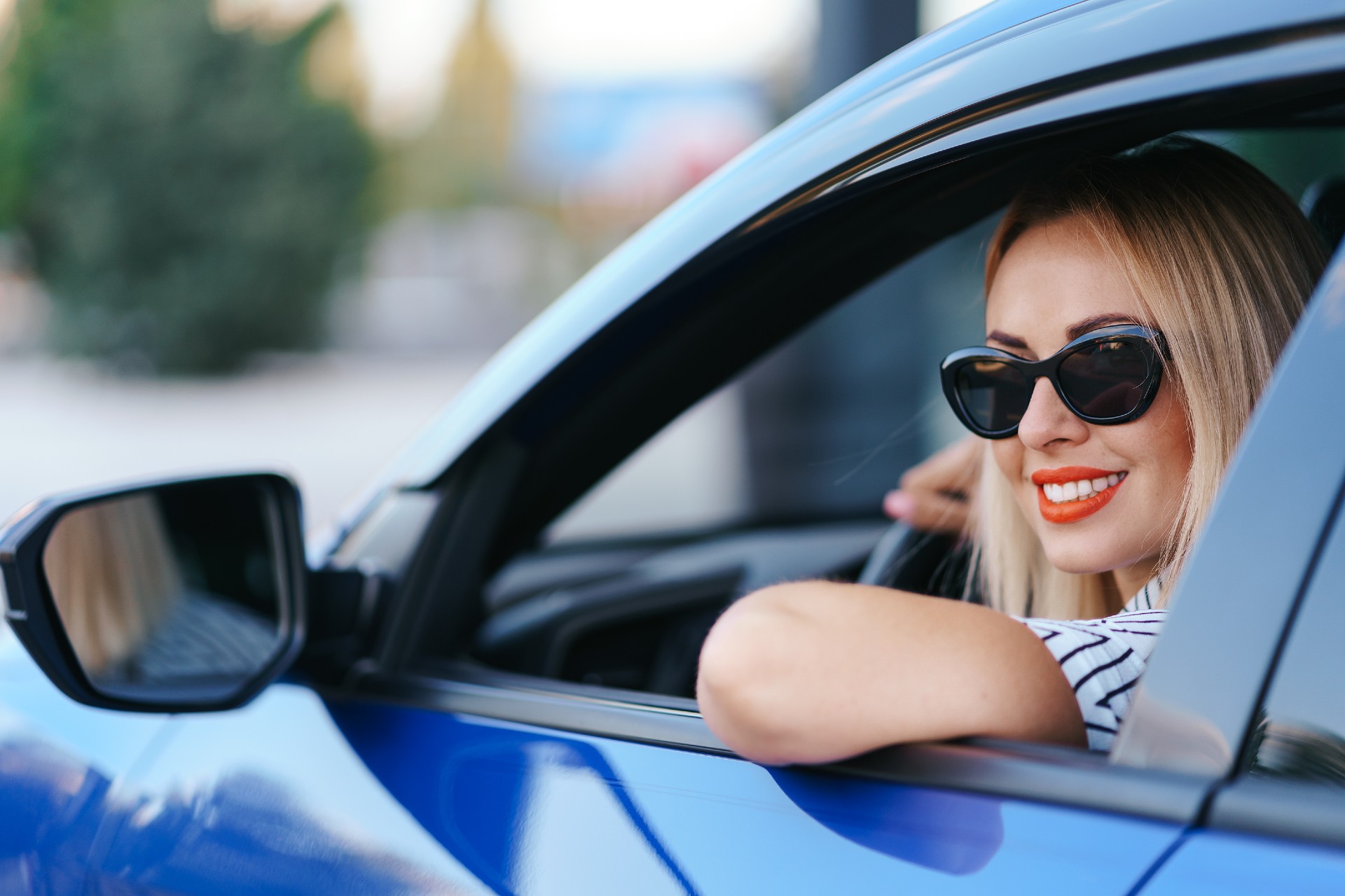 female-driver-smiling